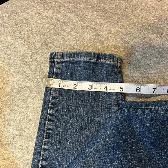 Joe's Jeans High Rise Skinny,  Medium Wash. Size 29. - Picture 3 of 9